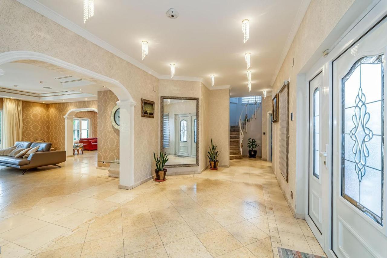 Villa Svim, Walking Distance To The Beach! *